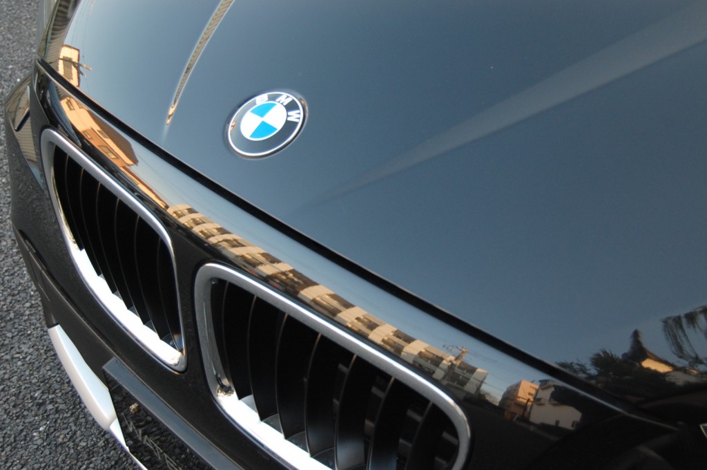 BMW　X1ボンネット
