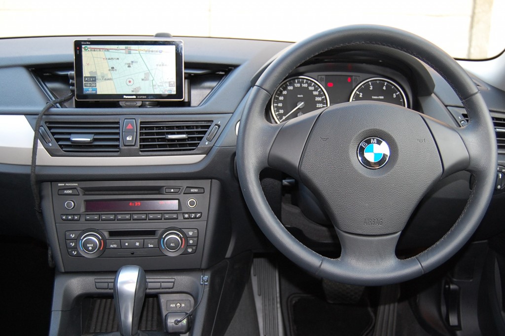 BMW　X1カーナビ取り付け例