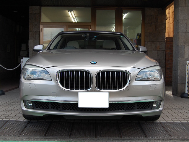 BMW750正面写真