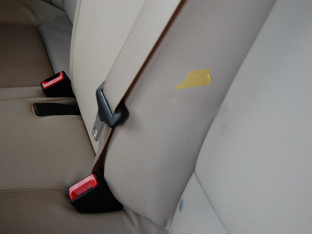 BMWシートベルト樹脂の汚れクリーニング