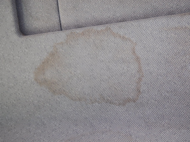 車の天井のシミ汚れ取りクリーニング