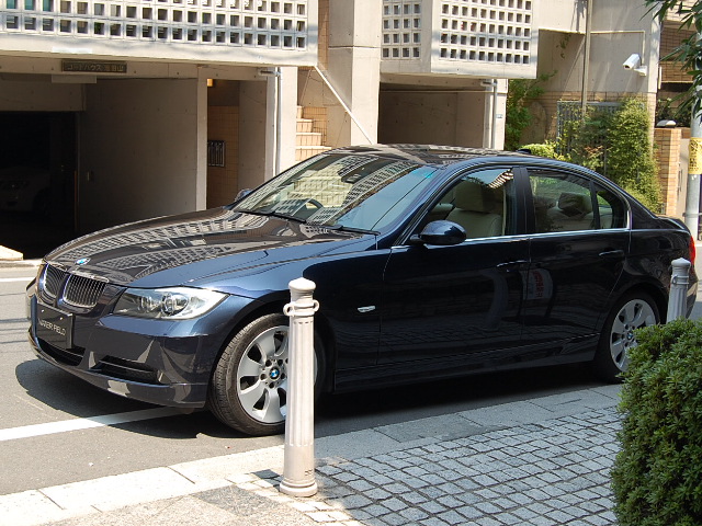 BMW330左側面